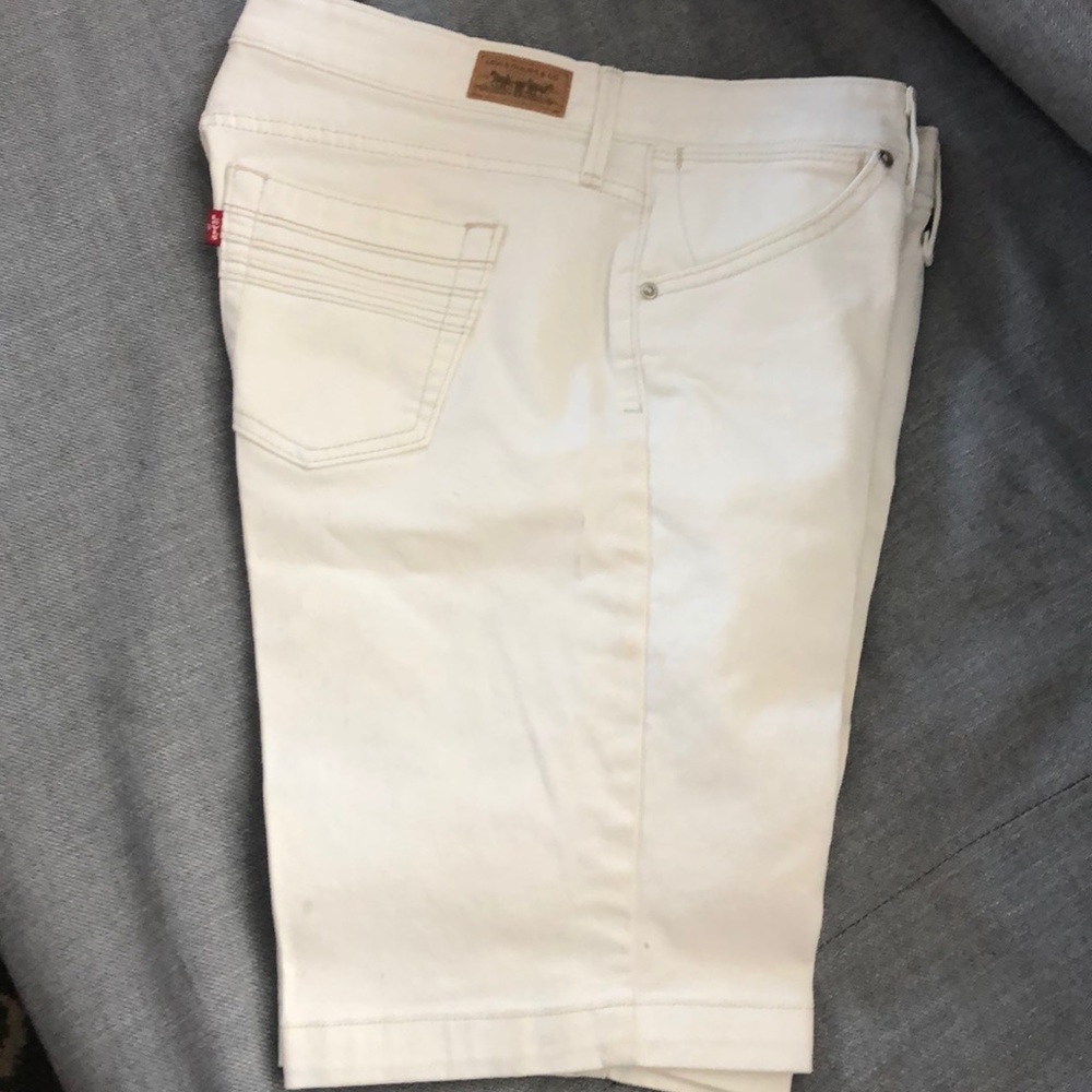 LEVI’S STRAUSS & CO SHORTS